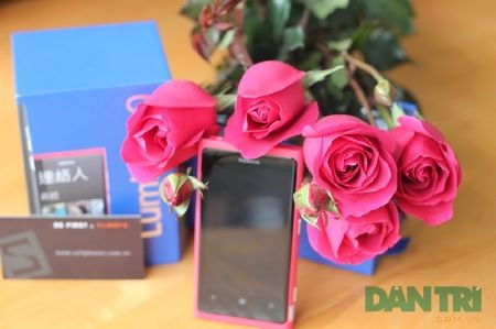 Ngắm Nokia Lumia 800 màu hồng tại Việt Nam - 1