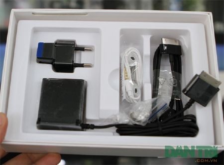 Đập hộp Galaxy Tab 7.7 chính hãng giá 15,5 triệu đồng - 4