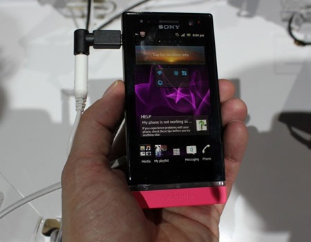 Smartphone “náo loạn” MWC 2012 ngày đầu tiên - 2 Smartphone “náo loạn” MWC 2012 ngày đầu tiên - 2
