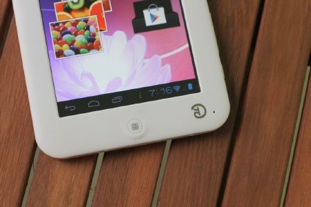 Cận cảnh máy tính bảng giá rẻ nhất 1,8 triệu đồng