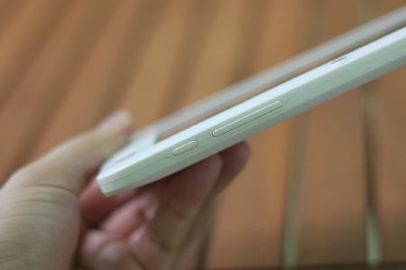 Cận cảnh máy tính bảng giá rẻ nhất 1,8 triệu đồng