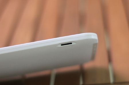 Cận cảnh máy tính bảng giá rẻ nhất 1,8 triệu đồng