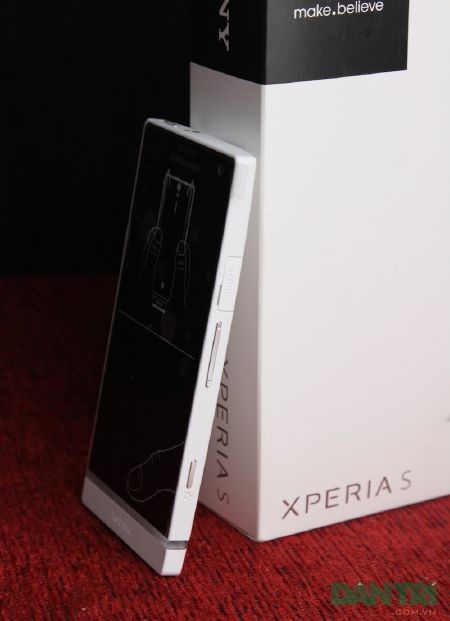 Sony Xperia S đặc biệt về Việt Nam giá 16,5 triệu đồng