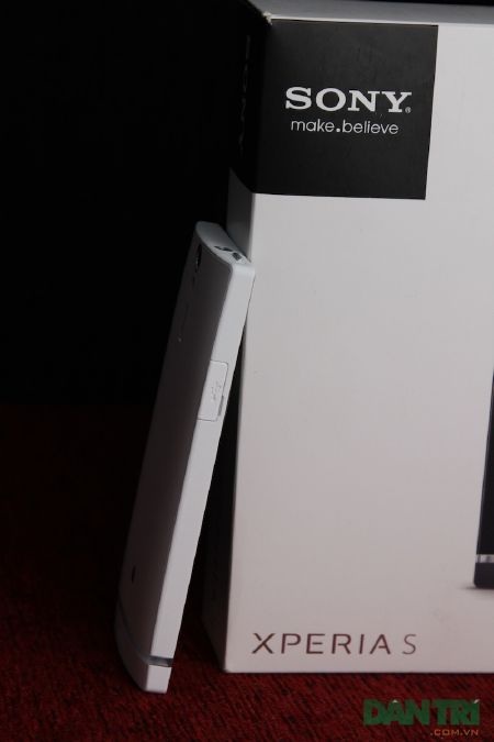 Sony Xperia S đặc biệt về Việt Nam giá 16,5 triệu đồng