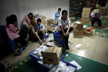 Trung Quốc truy quét nguồn cung cấp iPhone dỏm