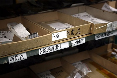 Trung Quốc truy quét nguồn cung cấp iPhone dỏm