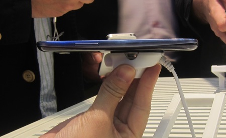 Cận cảnh trên tay điện thoại Galaxy S III vừa ra mắt