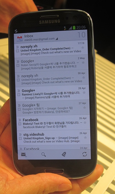 Cận cảnh trên tay điện thoại Galaxy S III vừa ra mắt