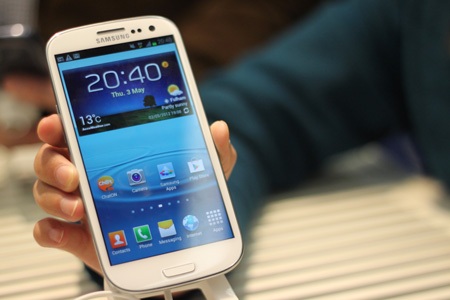 Apple tìm cách cấm bán Galaxy S III tại Mỹ - 1 Galaxy S III trở thành mục tiêu tấn công của Apple.