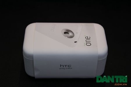 Đập hộp điện thoại lõi tứ HTC One X đầu tiên về Việt Nam