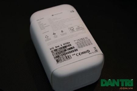 Đập hộp điện thoại lõi tứ HTC One X đầu tiên về Việt Nam