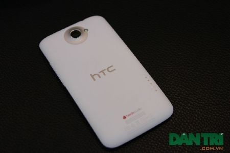 Đập hộp điện thoại lõi tứ HTC One X đầu tiên về Việt Nam