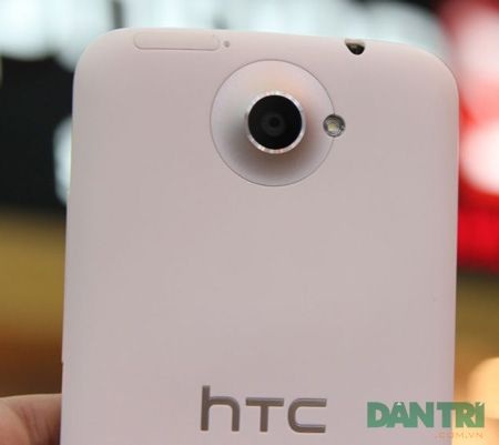 Đập hộp điện thoại lõi tứ HTC One X đầu tiên về Việt Nam