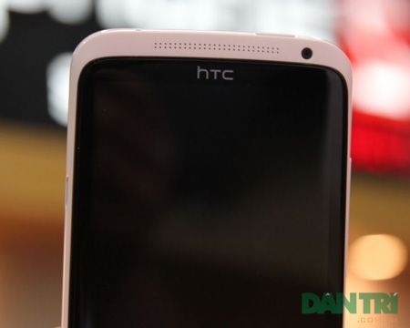 Đập hộp điện thoại lõi tứ HTC One X đầu tiên về Việt Nam