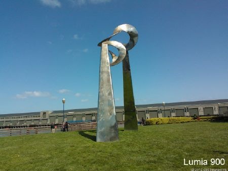 Nokia Lumia 900 và iPhone 4S “đọ” camera