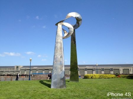 Nokia Lumia 900 và iPhone 4S “đọ” camera