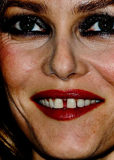 Choáng với ảnh cận mặt “bóc mẽ” các ngôi sao