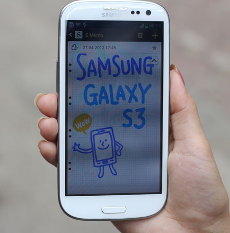 Cận cảnh smartphone “khủng” Galaxy S III tại Hà Nội - 15 Cận cảnh smartphone “khủng” Galaxy S III tại Hà Nội