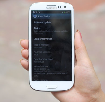 Cận cảnh smartphone “khủng” Galaxy S III tại Hà Nội - 10 Cận cảnh smartphone “khủng” Galaxy S III tại Hà Nội