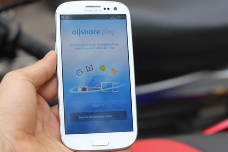 Cận cảnh smartphone “khủng” Galaxy S III tại Hà Nội - 12 Cận cảnh smartphone “khủng” Galaxy S III tại Hà Nội
