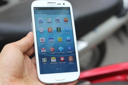 Cận cảnh smartphone “khủng” Galaxy S III tại Hà Nội - 11 Cận cảnh smartphone “khủng” Galaxy S III tại Hà Nội