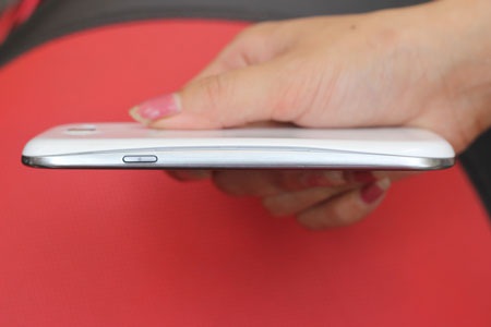 Cận cảnh smartphone “khủng” Galaxy S III tại Hà Nội - 8 Cận cảnh smartphone “khủng” Galaxy S III tại Hà Nội