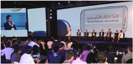 Điện thoại Galaxy S III ra mắt người dùng Việt Nam - 2 Điện thoại Galaxy S III ra mắt người dùng Việt Nam