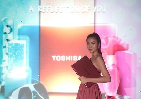 Toshiba trình làng dòng laptop Satellite 800 tại Việt Nam