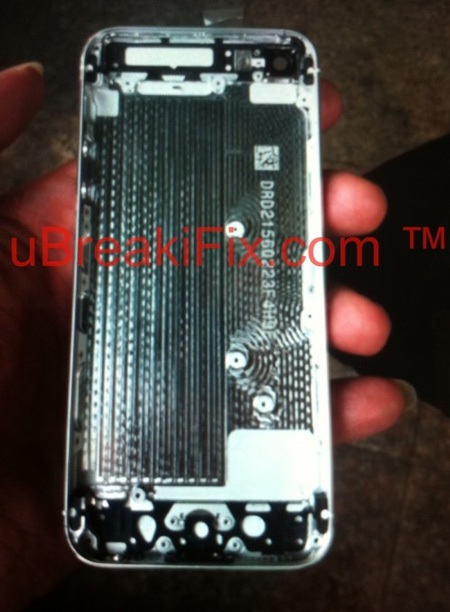 Lộ diện hình ảnh được khẳng định là của iPhone 5 - 3 Lộ diện hình ảnh được khẳng định là của iPhone 5 - 3