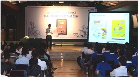 Samsung chính thức giới thiệu Galaxy Tab 2 7.0 tại Việt Nam - 2 Kích thước 7 inch giúp người dùng dễ dàng cầm máy chỉ với 1 tay và thao tác với tay còn lại