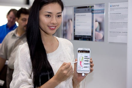 Galaxy Note II: Mạnh mẽ khơi gợi sáng tạo - 5 Người tiêu dùng hào hứng trải nghiệm Samsung Galaxy
Note II tại Unpacked Event