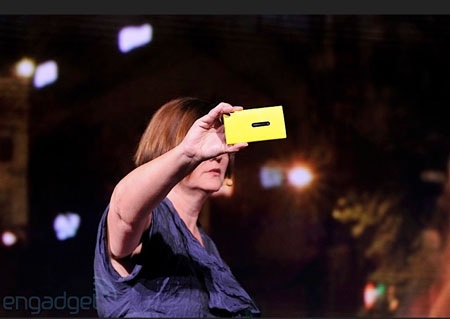 Nokia Lumia 920 “đăng đàn” với Windows Phone 8 - 3 Nokia Lumia 920 “đăng đàn” với Windows Phone 8