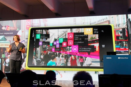 Nokia Lumia 920 “đăng đàn” với Windows Phone 8 - 5 Nokia City Lens là bản đồ chỉ dẫn theo thời gian thực.