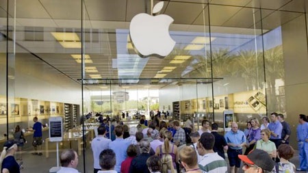 iPhone 5 “đắt hàng” gấp 20 lần so với iPhone 4S - 1 iPhone 5 sẽ chính thức bán ra từ ngày 21/9 tới.