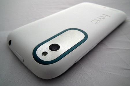 HTC Desire X - Chụp ảnh chuyên nghiệp trong thiết kế ấn tượng - 3 Camera phía sau lưng máy nổi bật với viền xanh độc đáo