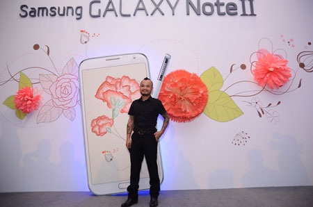 Ấn tượng về Samsung Galaxy Note II và đêm sáng tạo - 4 Huấn luyện viên Giọng hát Việt Trần Lập có mặt tại sự kiện từ
rất sớm