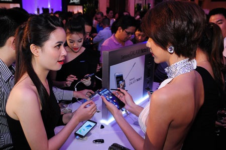 Ấn tượng về Samsung Galaxy Note II và đêm sáng tạo - 5 Khu trải nghiệm Galaxy Note II được nhiều người quan tâm.