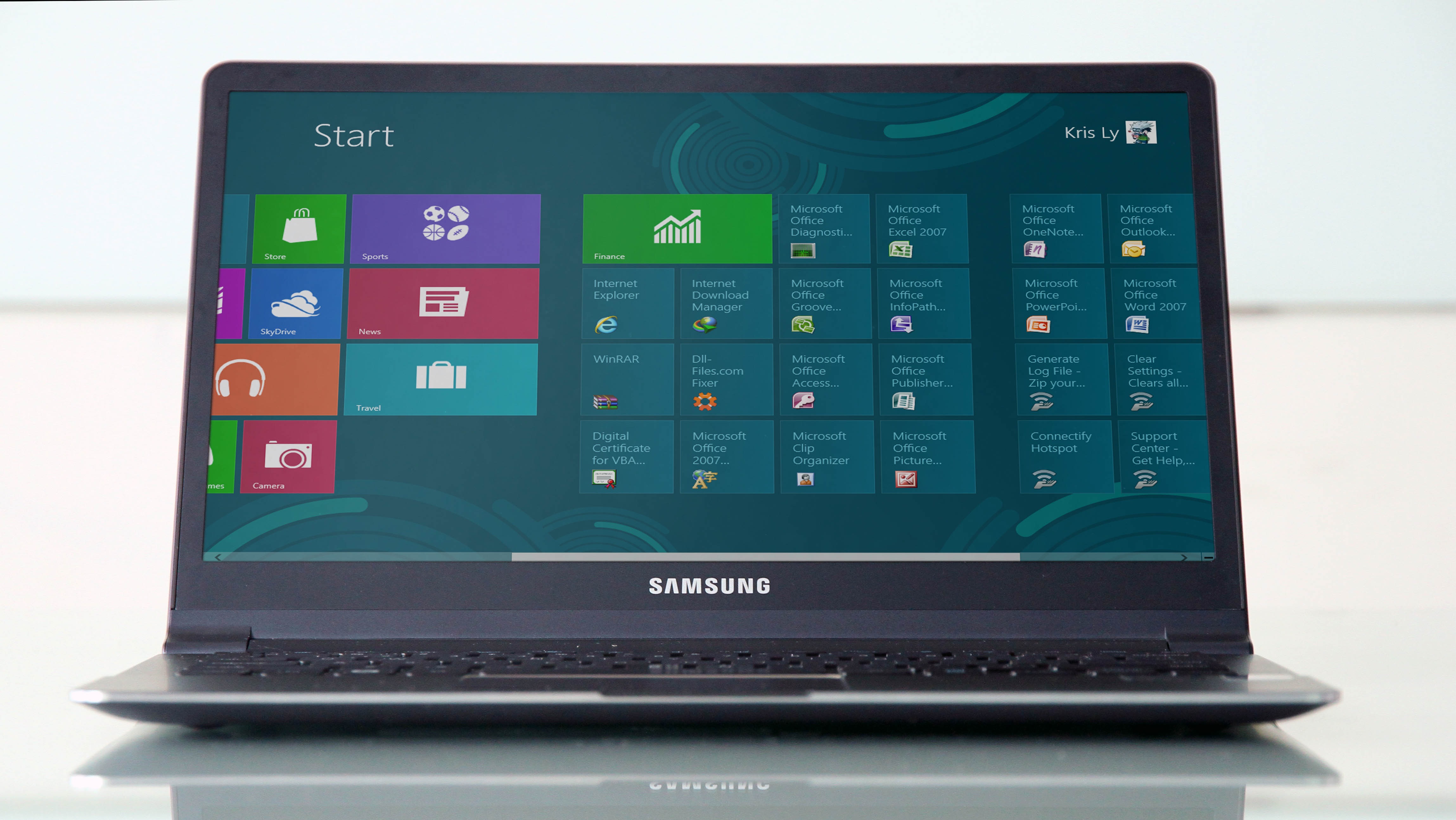Giao diện destop kiểu truyền thống vốn đã quen thuộc với đại
đa số người dùng.