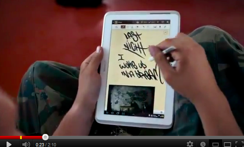 Tác phẩm của anh được trình diễn trong sự thán phục của bạn
bè và người xem.