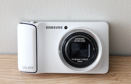 Giao diện hệ điều hành Android trên máy ảnh Galaxy Camera.
