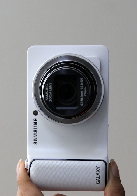 Giao diện hệ điều hành Android trên máy ảnh Galaxy Camera.