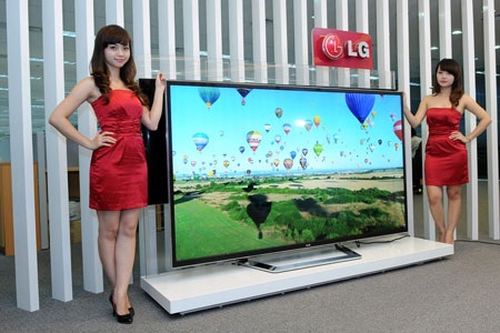 TV 3D Ultra HD siêu nét lớn nhất thế giới về Việt Nam - 1 TV 3D 4K Ultra Definition đầu tiên bán ra thị trường với giá đắt đỏ.