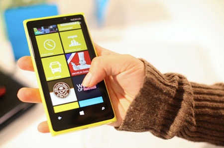 Xem màn “tra tấn” màn hình cảm ứng của Nokia Lumia 920 và 820 - 4 Công nghệ siêu cảm ứng
mới từ Nokia