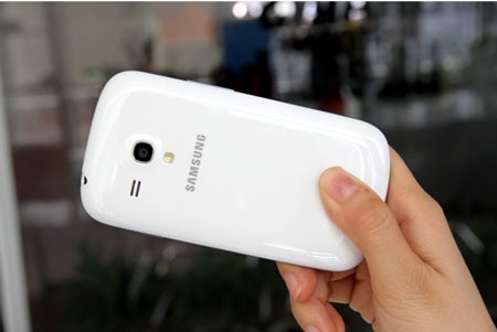 Mặt sau của Galaxy S III Mini