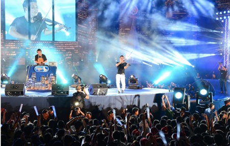 Màn đối đầu rock guitar nghẹt thở tại Tiger Blue Xmas 2012.