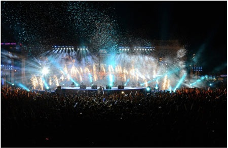 Màn đối đầu rock guitar nghẹt thở tại Tiger Blue Xmas 2012.