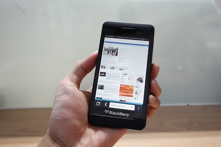 BlackBerry 10 L-series đến tháng 1/2013 mới ra mắt nhưng đã xuất hiện tại Việt Nam.