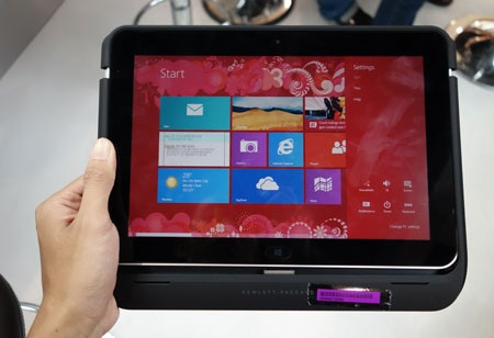 Máy được thiết kế với độ bền cao nhờ lớp kính cường lực Gorilla Glass 2