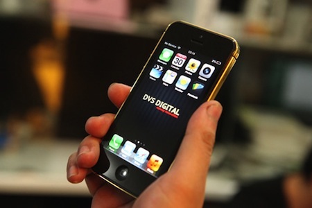 iPhone 5 đúc vàng nguyên khối giá 380 triệu tại Việt Nam - 10 Khôi Linh