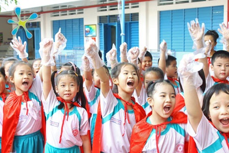 Phương pháp mới giáo dục lối “sống xanh” cho trẻ - 1 Các em học sinh trường tiểu học Thanh Đa hào hứng với các hoạt động của chương trình do OMO tài trợ